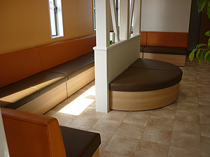 待合室のソファー・椅子の製作