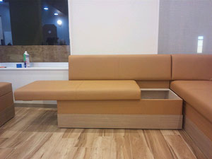 待合室のソファー・椅子の製作